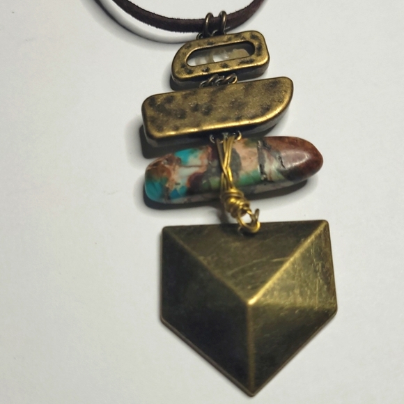 🪨HAND-CRAFTED NECKLACE - Picture 2 of 4